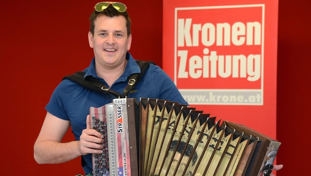 Marc Pircher will unbedingt ins Guiness Buch der Rekorde. Dafür sucht er rund 200 Harmonikaspieler. (Bild: Andreas Fischer)