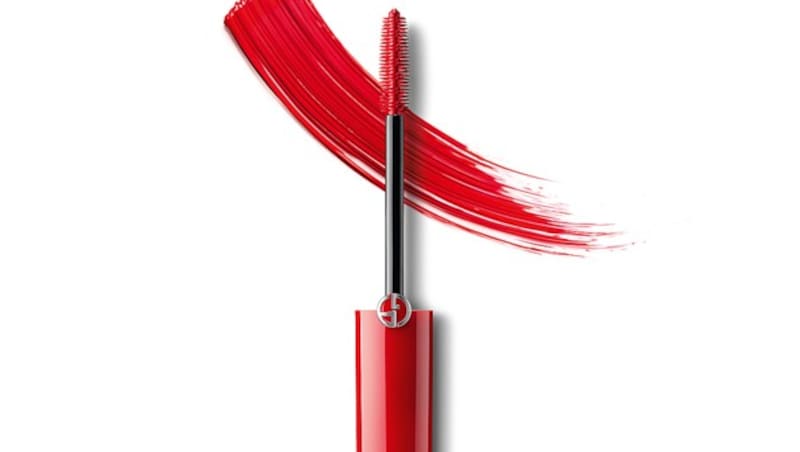 Bei Giorgio Armani werden die Wimpern rot getuscht. (Bild: Giorgio Armani)