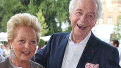 Harald Serafin mit seiner Ehefrau Ingeborg (Bild: APA/FRANZ NEUMAYR)