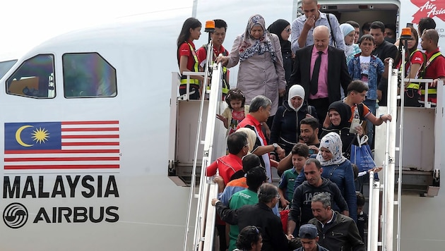 Die ersten 70 Flüchtlinge aus Syrien sind in Malaysia angekommen. (Bild: AFP)