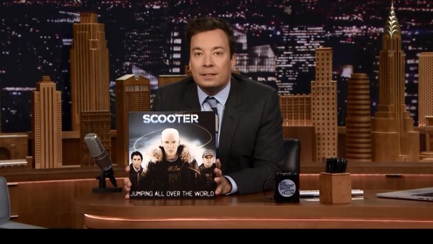 Jimmy Fallon veräppelte Scooter in seiner Sendung (Bild: NBC)
