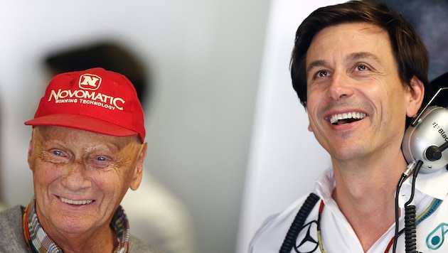 Niki Lauda (links) mit Toto Wolff (Bild: APA/EPA/VALDRIN XHEMAJ)