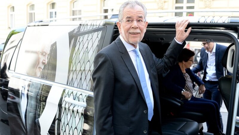 Alexander Van der Bellen bei der Stimmabgabe in Wien (Bild: APA/Roland Schlager)