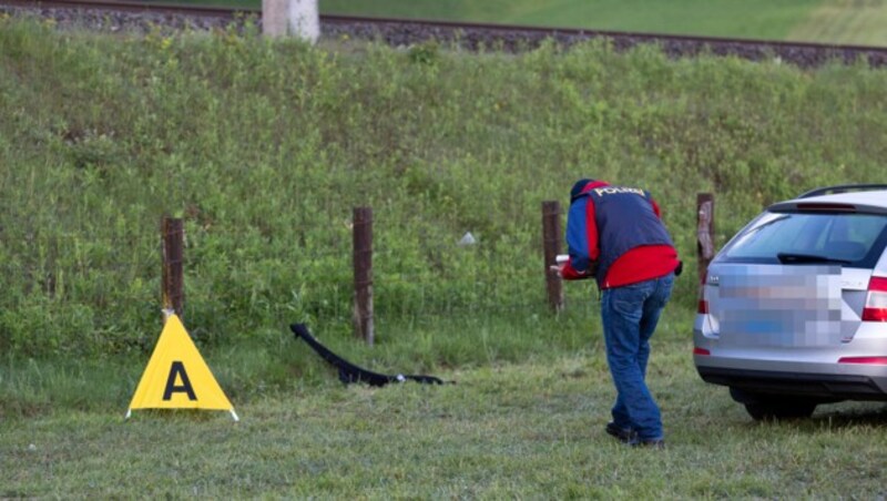 Die Spurensicherung bei der Arbeit am Tatort (Bild: APA/DIETMAR MATHIS FOTOGRAFIE)