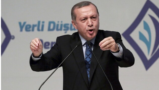 Erdogans Immunitätsaufhebungs-Vorstoß wurde vom Parlament abgesegnet. (Bild: ASSOCIATED PRESS)