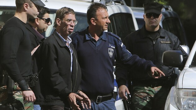 Der Entführer nach seiner Verhaftung (Bild: AP)