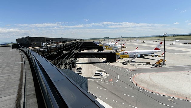 Der Flughafen Wien-Schwechat (Bild: APA/HELMUT FOHRINGER (Symbolbild))