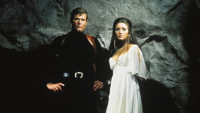 "Leben und sterben lassen" mit James Bond Roger Moore und Bondgirl Jane Seymour (1973) (Bild: Hollywood Picture Press/face to)