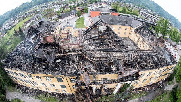 Das Internat wurde bei dem Feuer völlig zerstört. (Bild: fotokerschi.at)