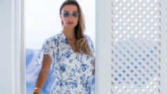 Blau wie das Meer und weiß wie die Häuser in Santorini: Dieser Trend ist fast so schön wie Urlaub! (Bild: Intimissimi)