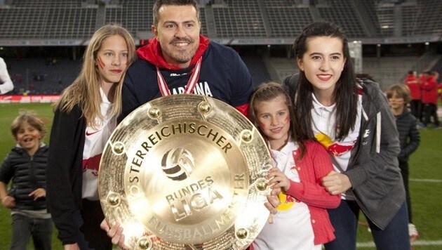 Bei der Meisterparty war natürlich auch die Familie von Salzburg-Trainer Óscar Garcia dabei. (Bild: Andreas Tröster)