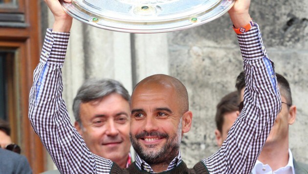 Trainer Pep Guardiola lächelte zum Abschied noch einmal. (Bild: APA/dpa/Karl-Josef Hildenbrand)