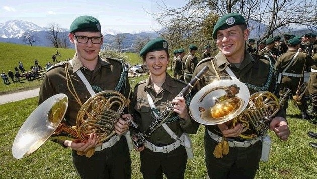 Militärmusik aus Wals bei Gedenkfeier in Adnet (Bild: Markus Tschepp)