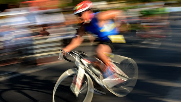 Triathlon Symbolbild (Bild: APA/AFP/SONNY TUMBELAKA (Symbolbild))