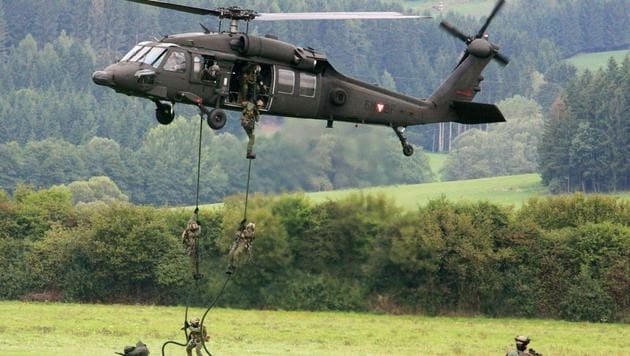 Ein Black-Hawk-Helikopter bei der Bundesheerübung (Bild: Christoph Matzl)