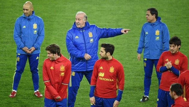 Vicente del Bosque mit dem spanischen Team (Bild: AFP)