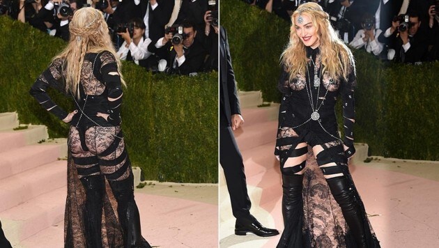 Madonna versexte mit ihrem Spitzen-Bondage-Fummel den "Met Ball" in New York. (Bild: Evan Agostini/Invision/AP)