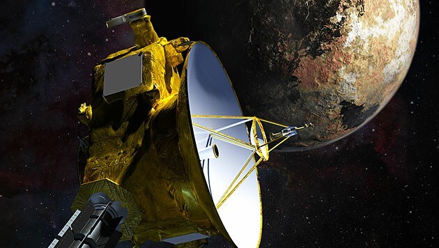 Die Sonde „New Horizons“ vor dem Zwergplaneten Pluto (Bild: NASA/JHU APL/SwRI/Steve Gribben)