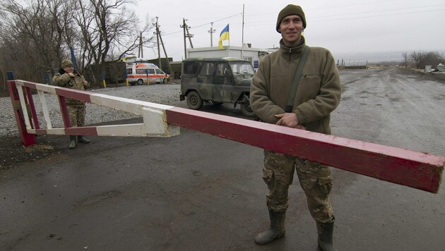 Ukrainische Soldaten nahe Donezk. (Bild: APA/AFP/ALEKSEY FILIPPOV)