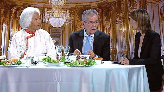 Künftig ohne Van der Bellen: Show mit exotischem Essen als Bundespräsidenten-Eignungstest (Bild: Puls4)