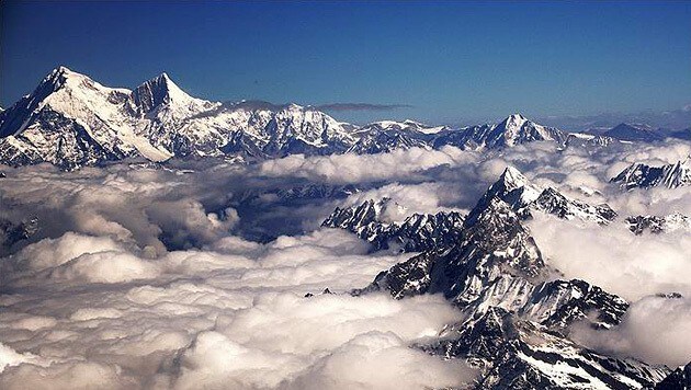Luftaufnahme des Shisha Pangma (links oben) (Bild: Wikipedia (gemeinfrei))