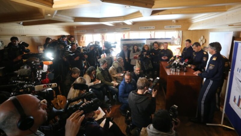 Die Polizei gab in einer Pressekonferenz bekannt, wie das Grenzmanagement gestaltet wird. (Bild: Christof Birbaumer)