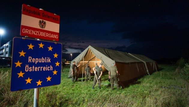 Österreichische Soldaten bei einem Einsatz an der ungarischen Grenze (Bild: APA/EXPA/MICHAEL GRUBER)