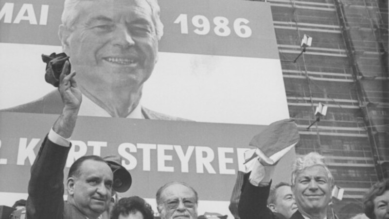 Fred Sinowatz (li), Bruno Kreisky und Kurt Steyrer als Hofburg-Kandidat (Bild: Gino Molin-Pradl)