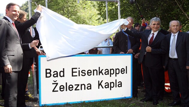 Kanzler Werner Faymann enthüllte am 16. August die zweisprachige Ortstafel in Bad Eisenkappel (Bild: Daniel Raunig)