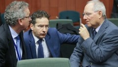 Die Finanzminister Luxemburgs, der Niederlande und Deutschlands, Gramegna, Dijsselbloem und Schäuble (Bild: APA/EPA/Olivier Hoslet)