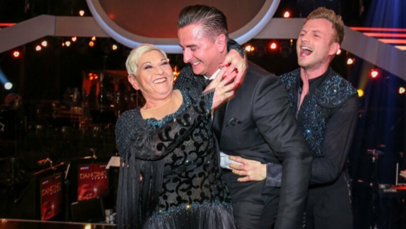 Willis Bruder Andreas Gabalier tröstete den Kultstar. (Bild: ORF/Milenko Badzic)