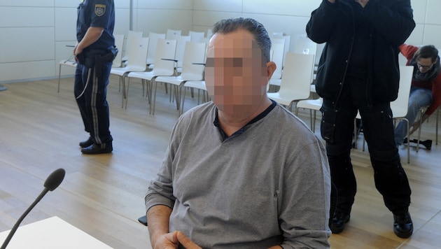 Der 54-jährige Ungar wurde nach dem Mord an seiner Lebensgefährtin in einem Abbruchhaus in Himberg zu lebenslanger Haft verurteilt. (Bild: APA/HERBERT PFARRHOFER)
