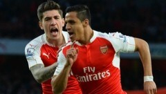 Alexis Sanchez (re.) jubelt mit seinem Arsenal-Teamkollegen Hector Bellerin (Bild: APA/AFP/GLYN KIRK)