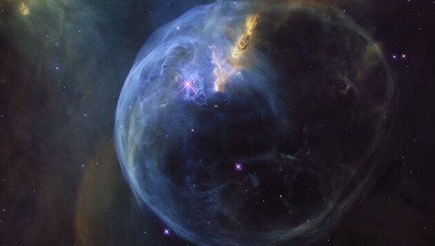 Der rund 8000 Lichtjahre entfernte Blasennebel (Bild: NASA, ESA, Hubble Heritage Team)