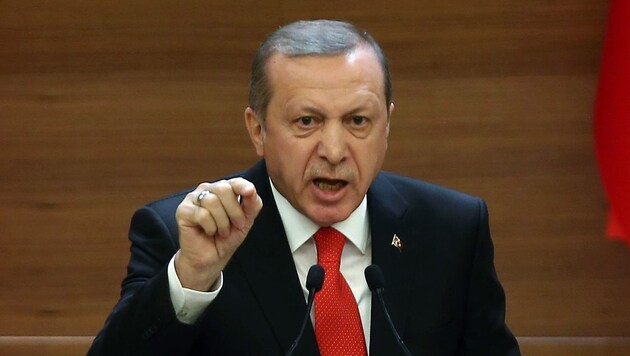 Bekommt der Sieger des Lyrik-Wettbewerbs auch Ärger mit Erdogan? (Bild: APA/AFP/ADEM ALTAN)