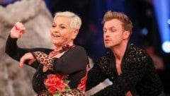 Jazz Gitti und Willi Gabalier tanzen einen Samba (Bild: ORF)