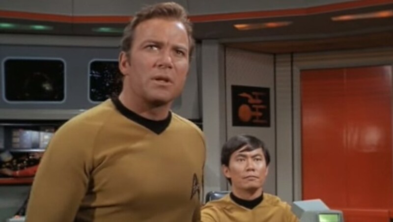 William Shatner und George Takei in "Raumschiff Enterprise" (Bild: YouTube.com / CBS)
