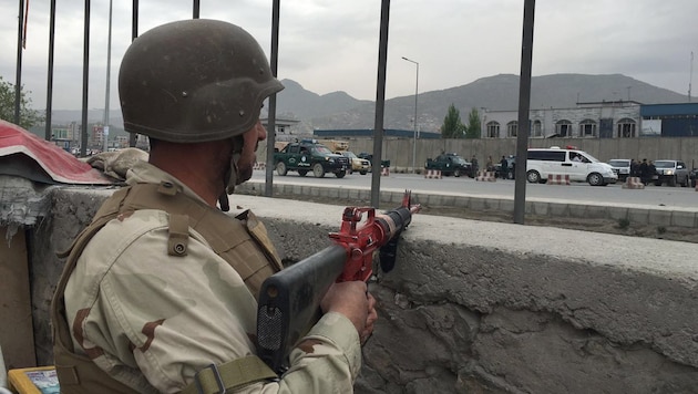 Erhöhte Alarmbereitschaft nach der Explosion in Kabul (Bild: Associated Press)
