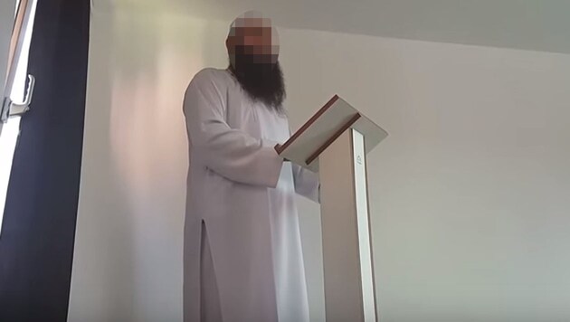 Der Wiener Imam Adem D. (Bild: Screenshot YouTube)