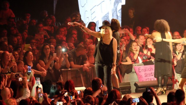 Sängerin Sarah Connor begeisterte bei ihrem Muttersprache-Tourstopp die Fans in Oberösterreich. (Bild: Kronen Zeitung/ Chris Koller)