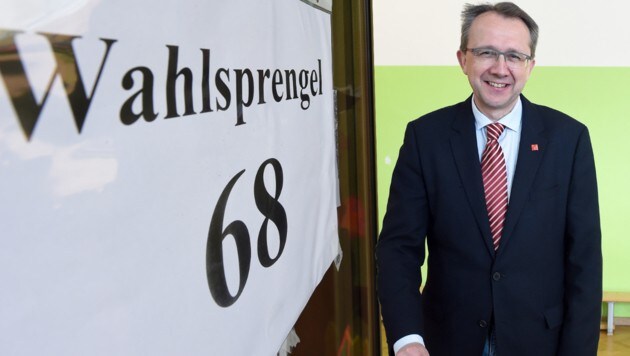 Die Sozialdemokraten mit Bürgermeister Matthias Stadler an der Spitze dürfen wieder mit der absoluten Mehrheit rechnen. (Bild: APA/HERBERT P. OCZERET)