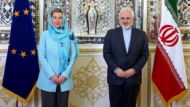 EU-Außenbeauftragte Federica Mogherini mit Irans Außenminister Mohammad Javad Zarif (Bild: AP)