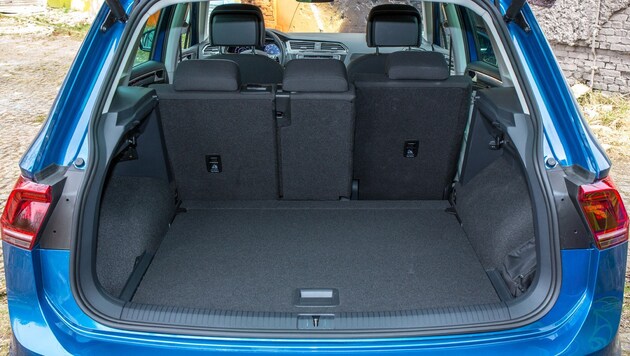 In diesem Kofferraum hatte das Mädchen sich versteckt und war in Steyr mitgefahren. (Bild: Volkswagen)