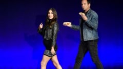 Megan Fox zeigt beim Auftritt mit Kollege Will Arnett ihren Babybauch. (Bild: Chris Pizzello/Invision/AP)