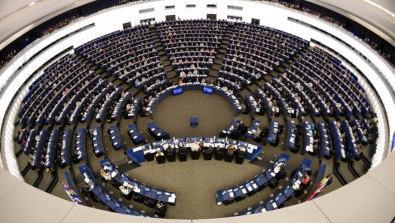 Ein letzter formaler Akt ist für den Austritt noch nötig - das EU-Parlament wird das Abkommen erst im Frühjahr absegnen. (Bild: APA/EPA/PATRICK SEEGER)