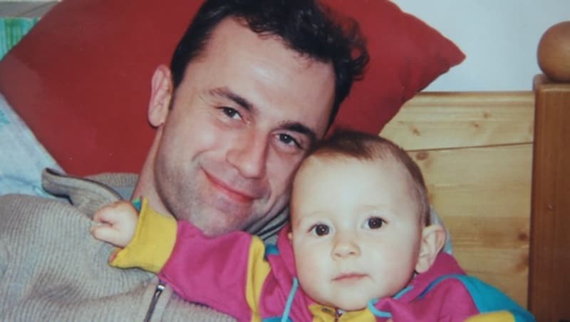 Ein Bild aus früheren Tagen: Norbert Hofer mit seiner Tochter Anna-Sophie. (Bild: KRONEN ZEITUNG)