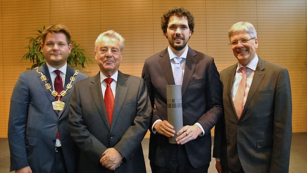 Mit Uni-Rektor Oliver Vitouch, Bundespräsident Heinz Fischer und LH Peter Kaiser (Bild: Clara Milena Steiner)