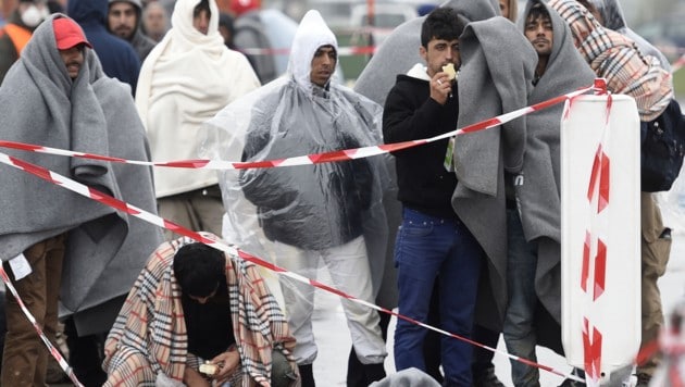 Die Regierung will Maßnahmen gegen die steigende Zahl von Asylanträgen im Burgenland setzen. (Bild: APA/HELMUT FOHRINGER)