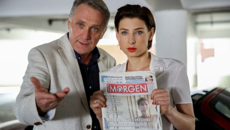 Bernhard Schir (Hadrian Melzer), Martina Ebm (Caroline Melzer) (Bild: ORF)