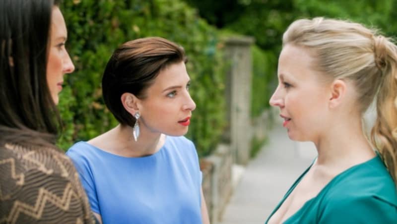 Martina Ebm (Caroline Melzer), Nina Proll (Nicoletta Huber), Maria Köstlinger (Waltraud Steinberg) (Bild: ORF)